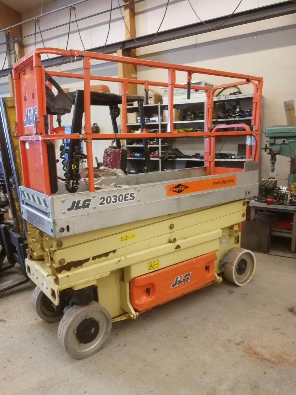 JLG 2030ES